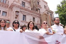 Encabeza Alma Alcaraz marcha por la paz en Guanajuato