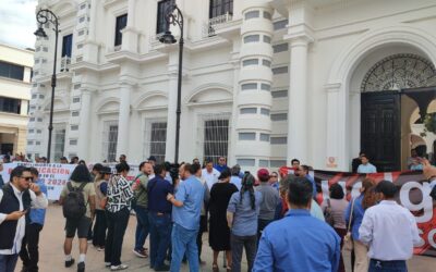 Sindicatos de la Universidad de Sonora marchan ante falta de avances en negociaciones