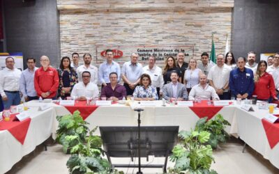 Lorenia Valles presenta política de infraestructura con enfoque social ante CMIC Sonora