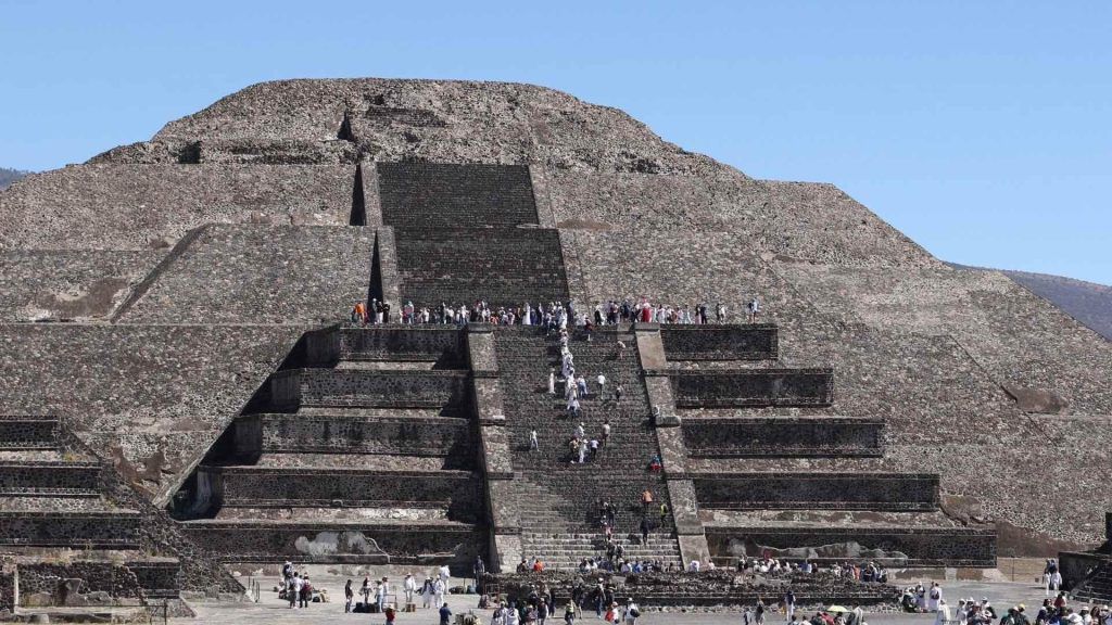 Ataque armado en Teotihuacán deja una turista muerta y 13 heridos