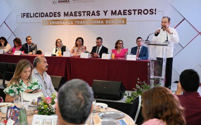 Gobernador Durazo reconoce vocación transformadora de las maestras y maestros en su día