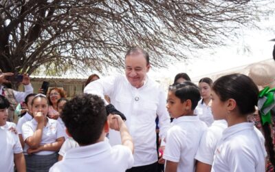 Arranca Gobernador Durazo distribución de uniformes escolares gratuitos Sonora