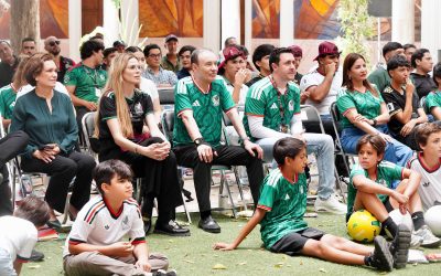 Gobernador de Sonora acompaña a jóvenes en debut de México en el Mundial 2026