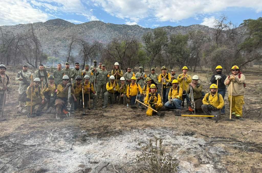 Gobierno de Sonora coordina esfuerzos binacionales para combatir incendio forestal Benton en la frontera Sonora-Arizona