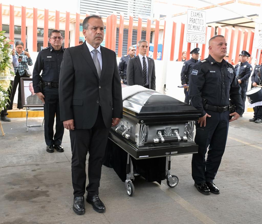Rinde Gobierno Municipal homenaje póstumo al oficial Luis Fernando Molina Avilés (1)