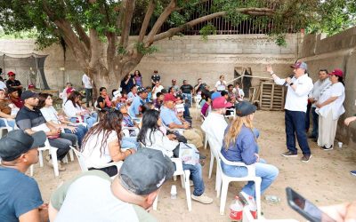 Javier Lamarque dialoga con vecinos del Poblado Miguel Alemán