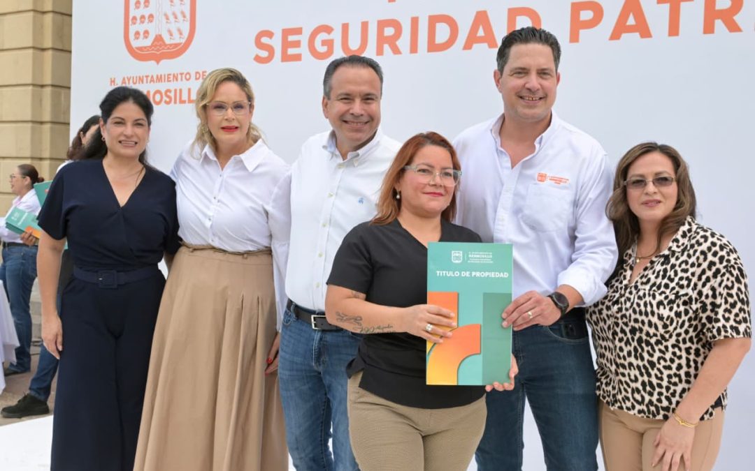 Beneficia Toño Astiazarán a 862 familias con títulos de propiedad