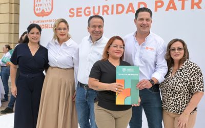 Beneficia Toño Astiazarán a 862 familias con títulos de propiedad