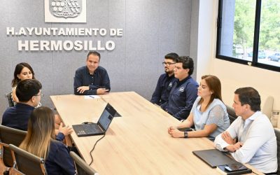 Apoya Toño Astiazarán a estudiantes que construyen prototipo de vehículo todoterreno a control remoto