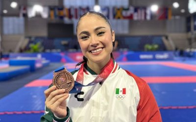 Karateca sonorense Pamela Contreras logra bronce en jata por equipos en JCC