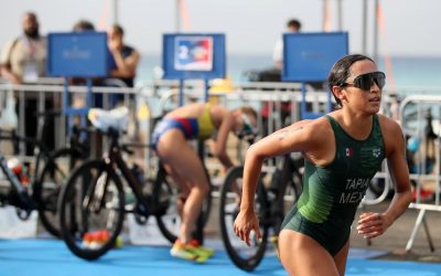 Triatleta sonorense Rosa Tapia conquista oro en relevos mixtos y finaliza con 3 preseas en JCC
