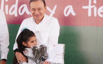 Arranca Durazo de manera exitosa ciclo escolar con entrega de uniformes y libros de texto gratuitos