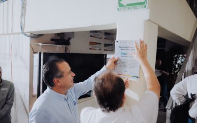 Apoyan Toño Astiazarán y Patty Ruibal a 88 asociaciones altruistas con paneles solares para ahorro de luz* Ayer colocaron la placa de peso solar al Banco de Ropa de Hermosillo IAP que tiene más de 21 años apoyando